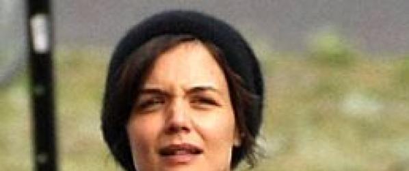 DONT BE AFRAID OF THE DARK Katie Holmes on the Set of DONT BE AFRAID OF THE DARK