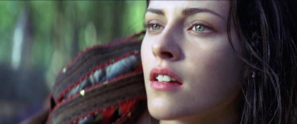 MEDIA - SNOW WHITE AND THE HUNTSMAN - Charlize Theron and Chris Hemsworth Featured in New Stills