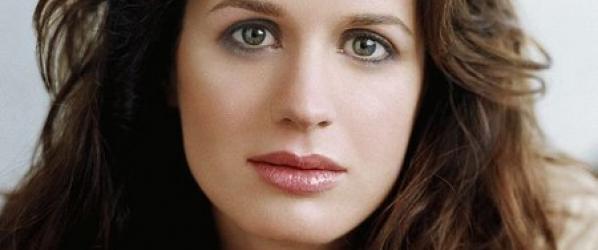 CASTING - THE HAUNTING OF HILL HOUSE Elizabeth Reaser Kate Siegel  Henry Thomas joins casting